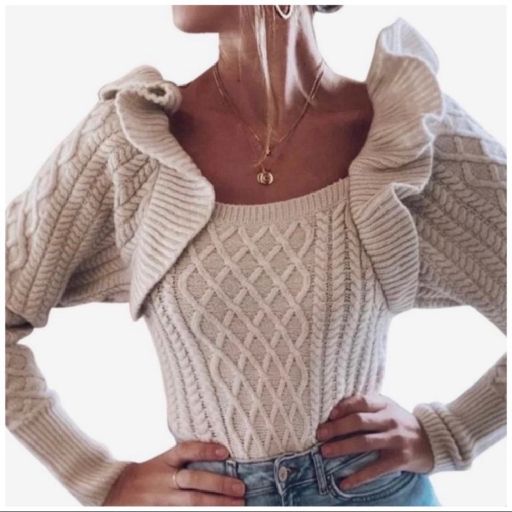 🔥 Ivory Ruffled shoulder thick crop top sweater